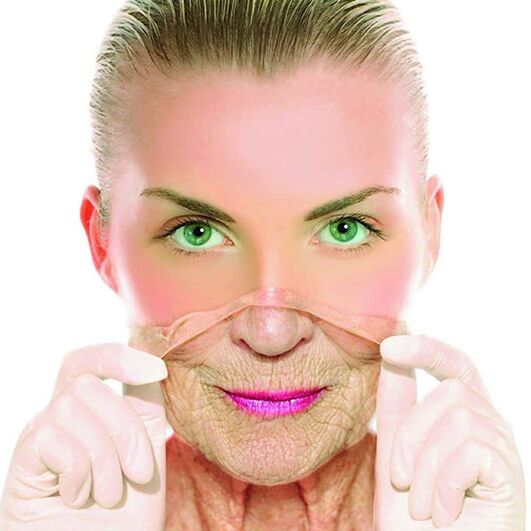 Adult women use home remedies to remove wrinkles on their faces