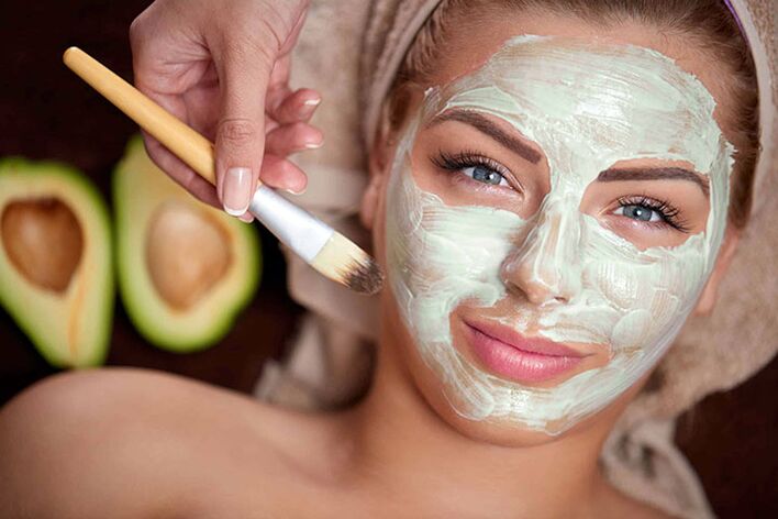 Apply a mask at home to refresh yourself