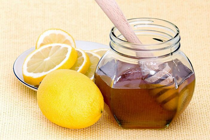Lemon and honey are the ingredients of the mask, which can perfectly whiten and tighten facial skin