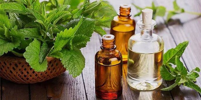 Peppermint oil rejuvenates the skin