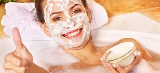 Mask with sour cream or cream